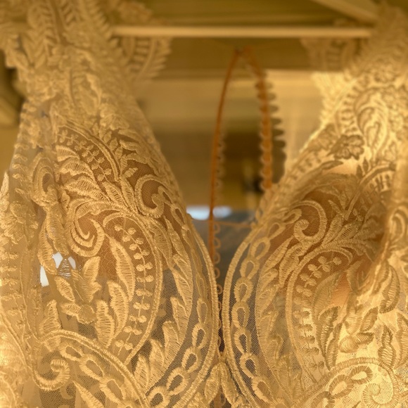 Tara Lauren “Amaia” Wedding Dress - Picture 5 of 8